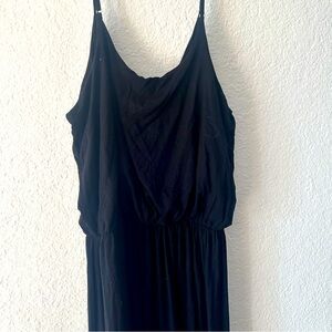 Maxi dress, adjustable straps, cinched at the waist